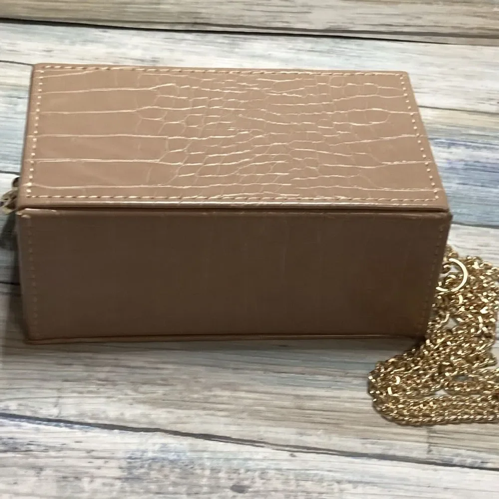 Vegan Leather Clutch Box Bag Tan Crocodile Faux Gold Tone Crossbody‎ Chain NWOT